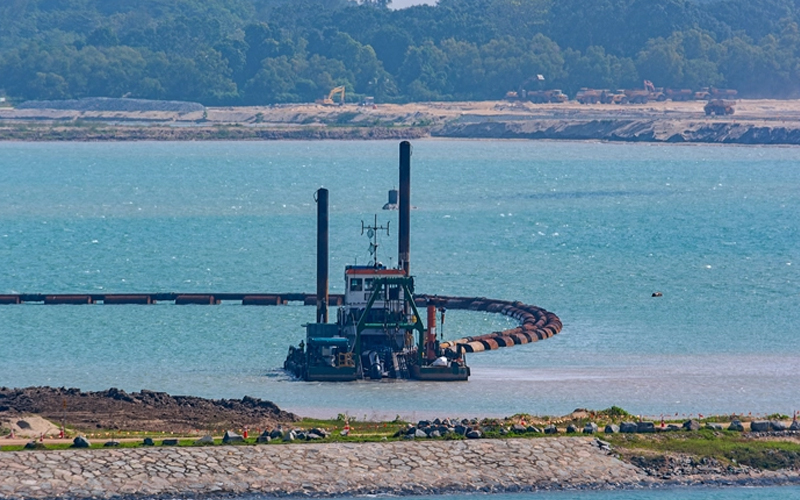 dredging-pipe.jpg